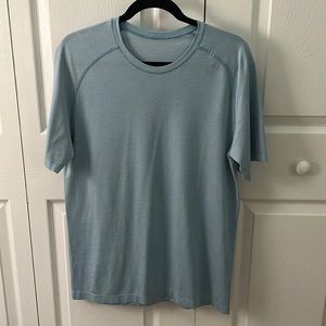 Lululemon Men’s Vent shirt Medium blue